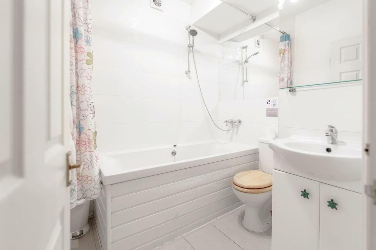 3 Bedroom Garden Flat - Central Location لندن المظهر الخارجي الصورة